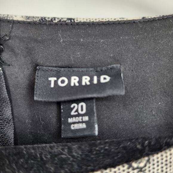 Torrid Woman's Black White Lace Sleeveless Printed Swing Dress Size 20 - Picture 2 of 3